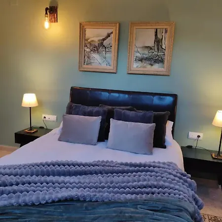 Vil·la Spacious In With Private Pool, Mountain View